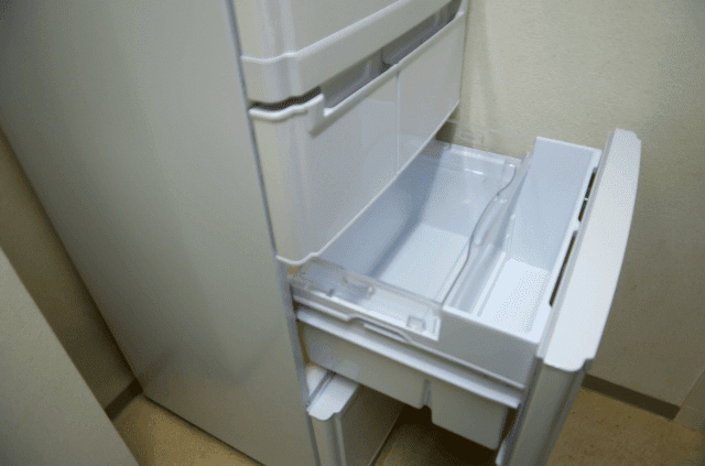 扉が開いた冷蔵庫